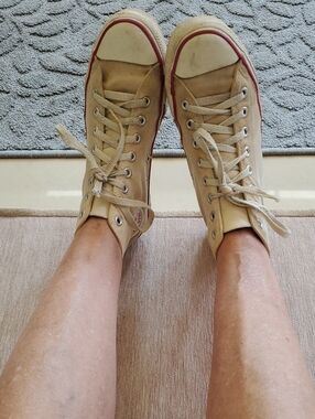 Vintage Converse Wo 9 1/2 men 7 1/2 Chuck Taylor  High-Top Sneakers